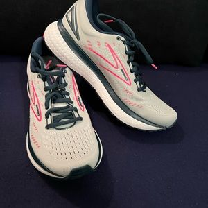 Brand New Brooks Glycerin 19 size 8